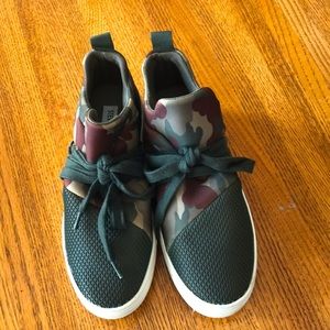 Steve Madden Army camo size 6.5 Women’s sneakers